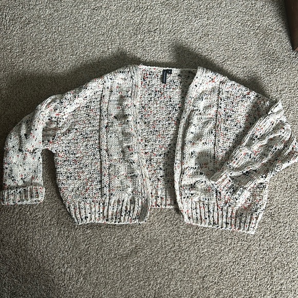 Moon & Madison Cropped Cardigan - Picture 2 of 5